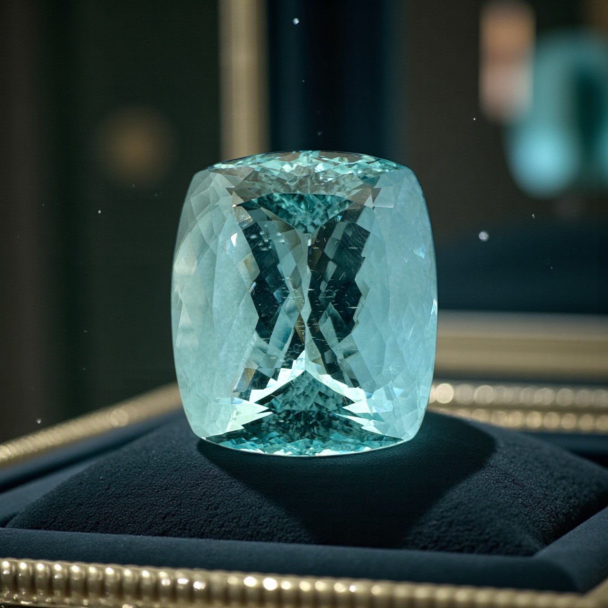 61.15 CT NATURAL AQUAMARINE WITH OCEAN WATER BLUE COLOR