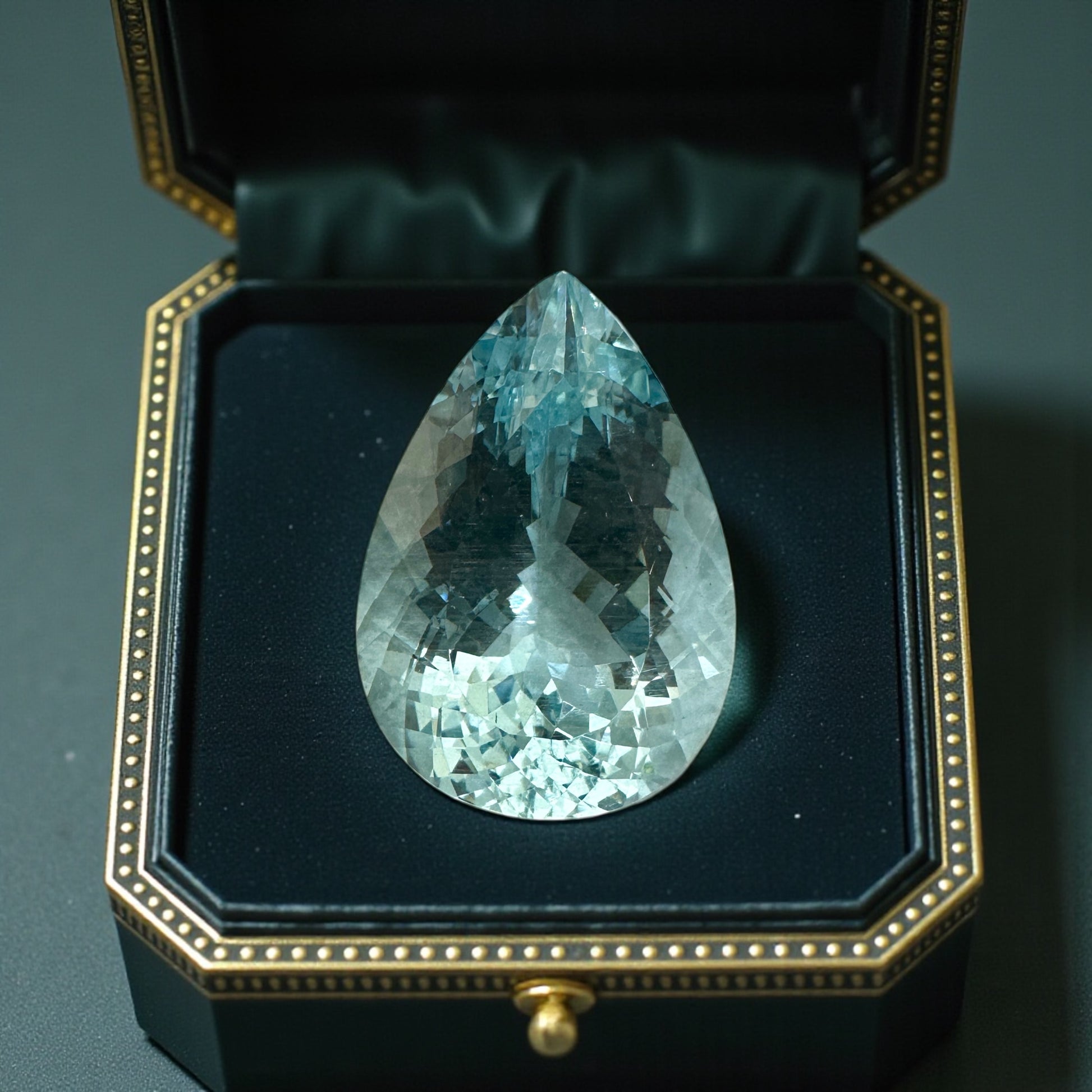 43.37 CT NATURAL AQUAMARINE WITH OCEAN WATER BLUE COLOR