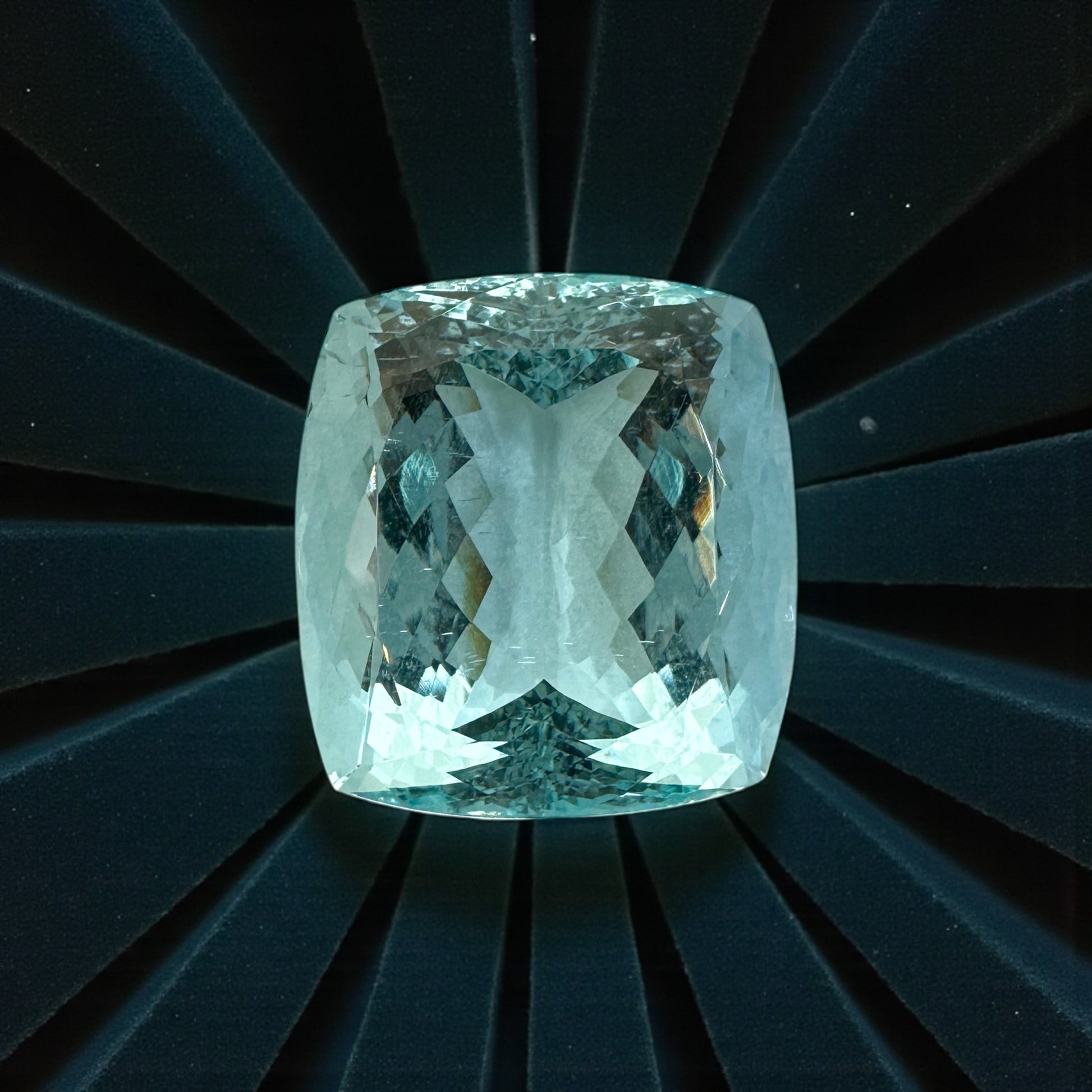 60.73 CT NATURAL AQUAMARINE WITH OCEAN WATER BLUE COLOR