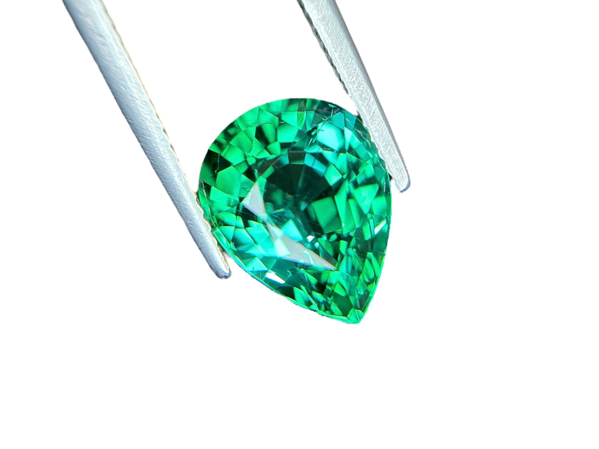 4.75 CT BLUISH GREEN FINE QUALITY PARAIBA