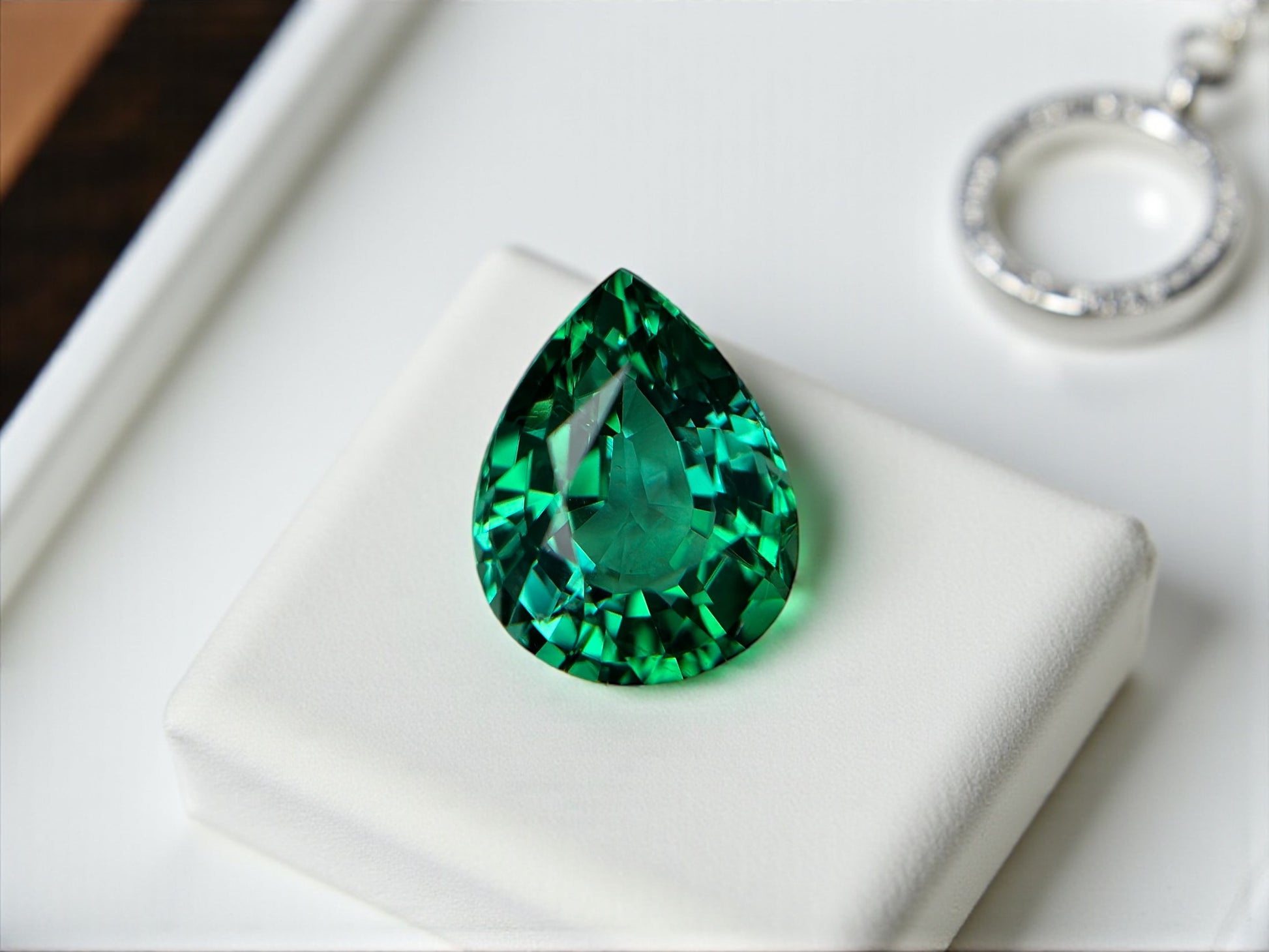 4.75 CT BLUISH GREEN FINE QUALITY PARAIBA