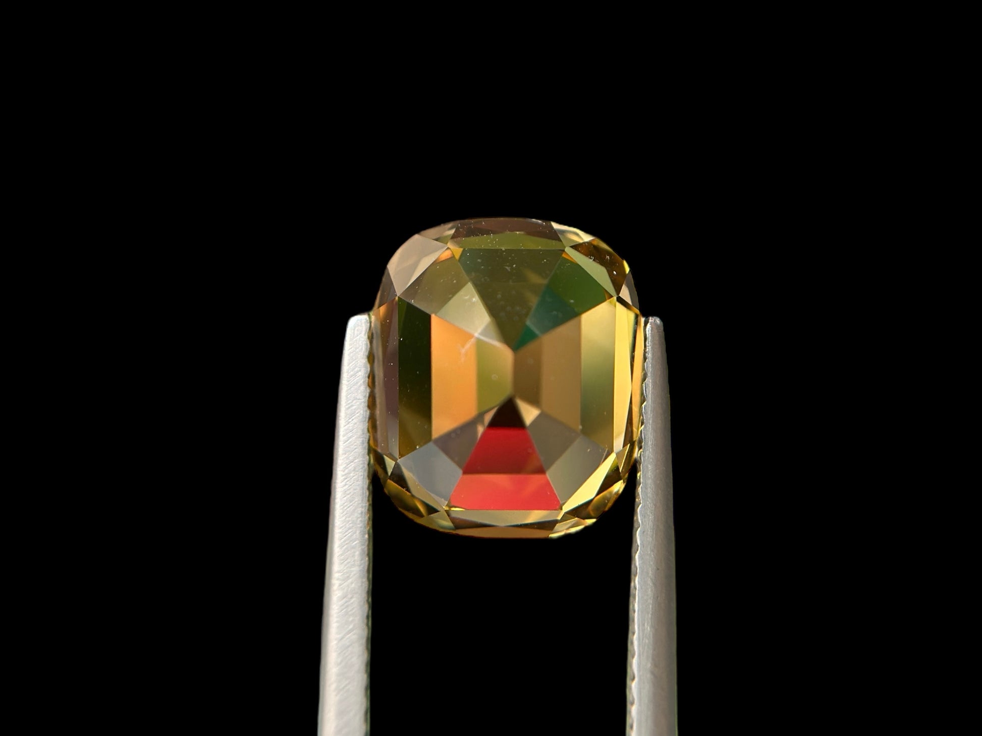 8.57 CT NATURAL TANZANITE WITH INTENSE YELLOW COLOR