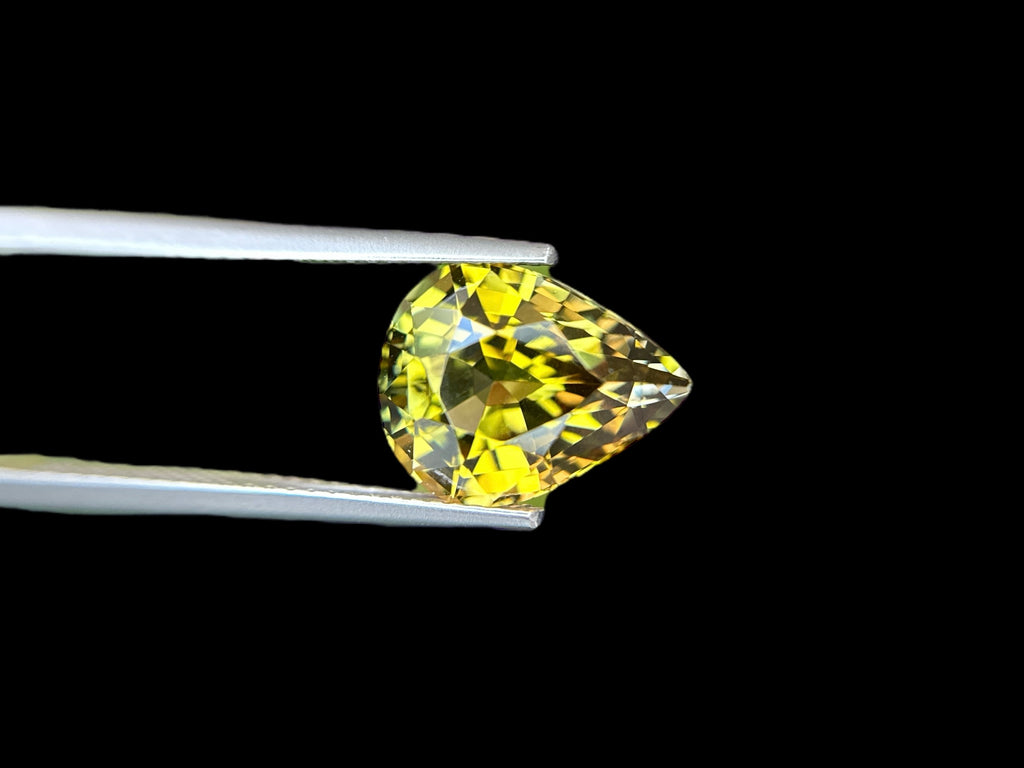 6.28 CT NATURAL TANZANITE WITH INTENSE YELLOW COLOR