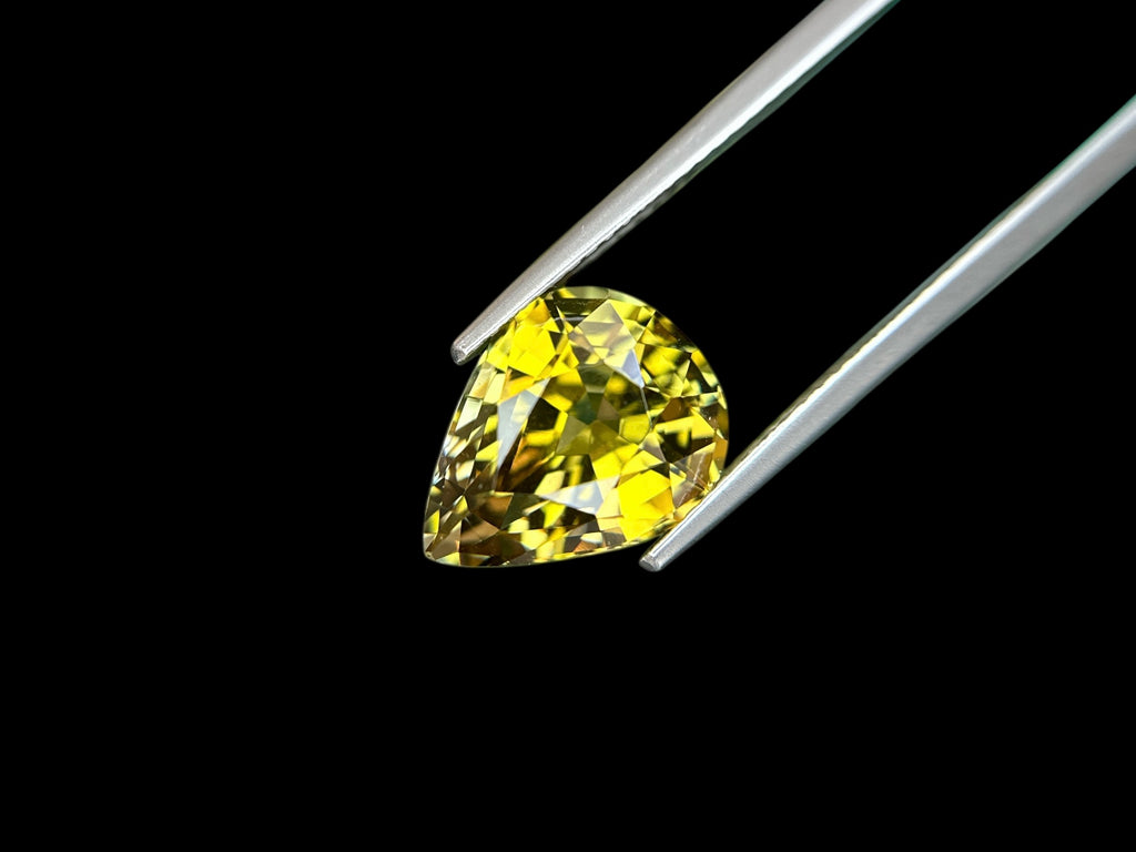 6.28 CT NATURAL TANZANITE WITH INTENSE YELLOW COLOR