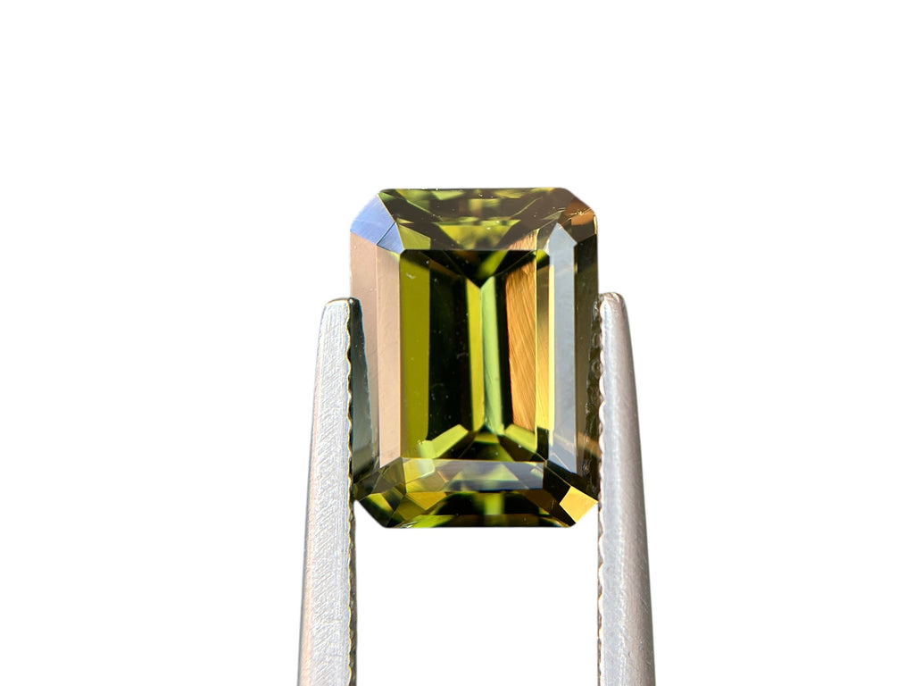 4.00 CT NATURAL TANZANITE WITH INTENSE YELLOW COLOR