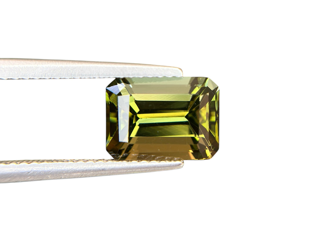 4.00 CT NATURAL TANZANITE WITH INTENSE YELLOW COLOR