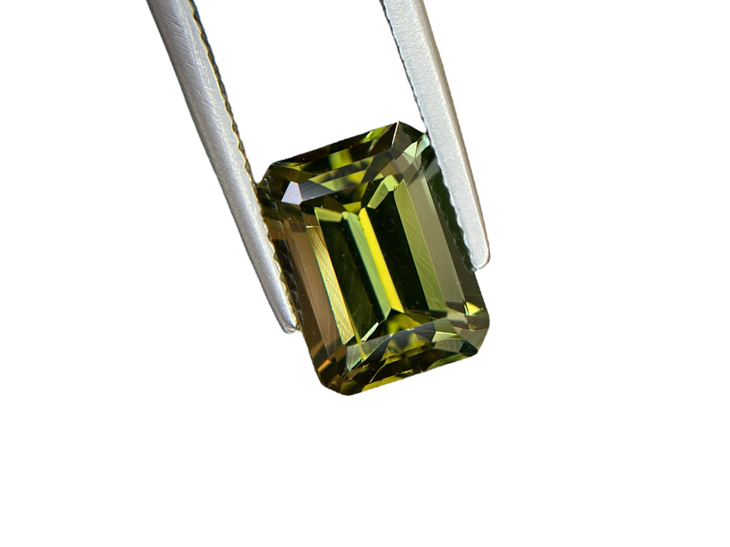 4.00 CT NATURAL TANZANITE WITH INTENSE YELLOW COLOR
