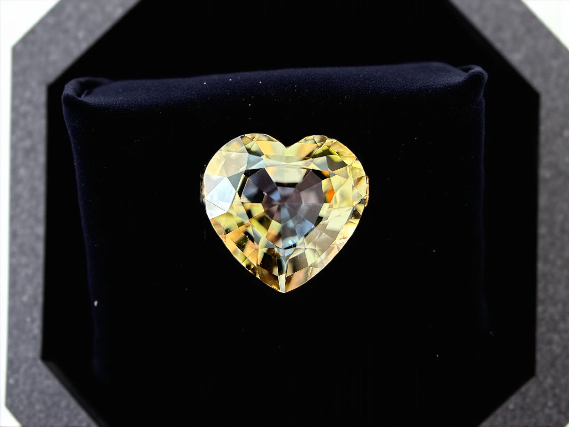 8.78 CT NATURAL TANZANITE WITH INTENSE YELLOW COLOR