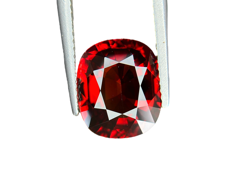 6.28 CT NATURAL SPESSARTITE WITH RED COLOR