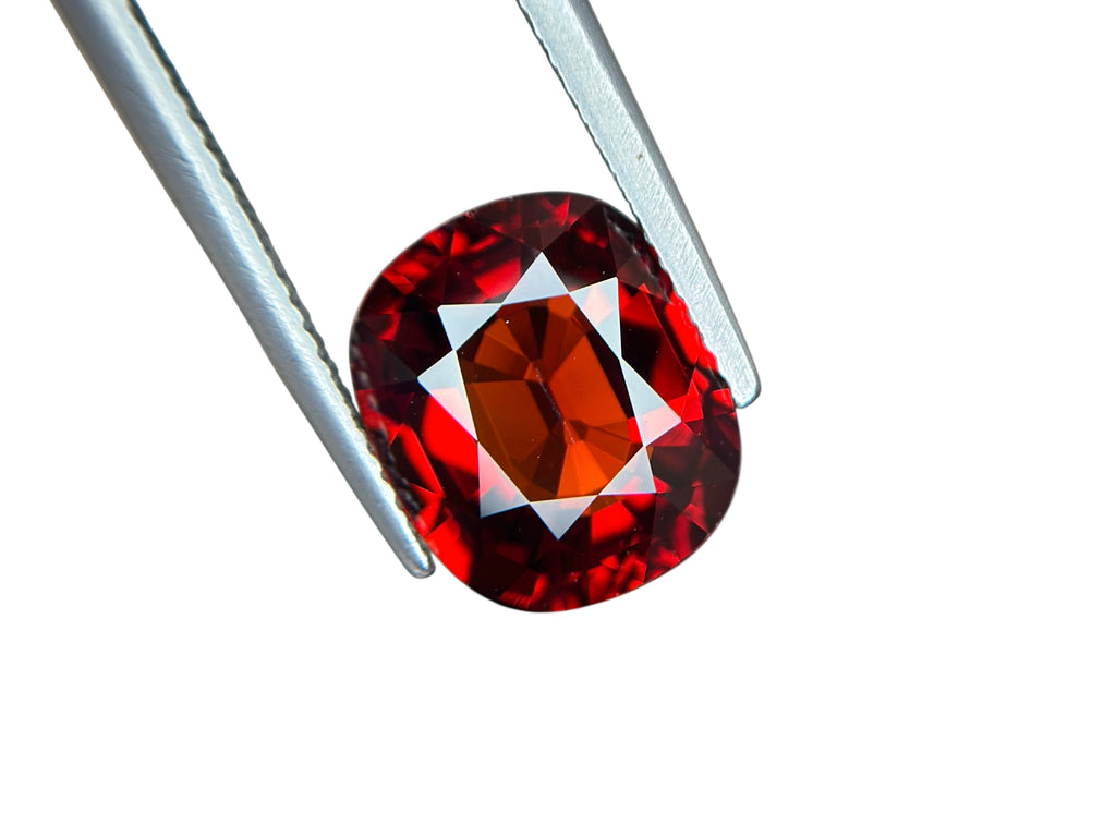 6.28 CT NATURAL SPESSARTITE WITH RED COLOR
