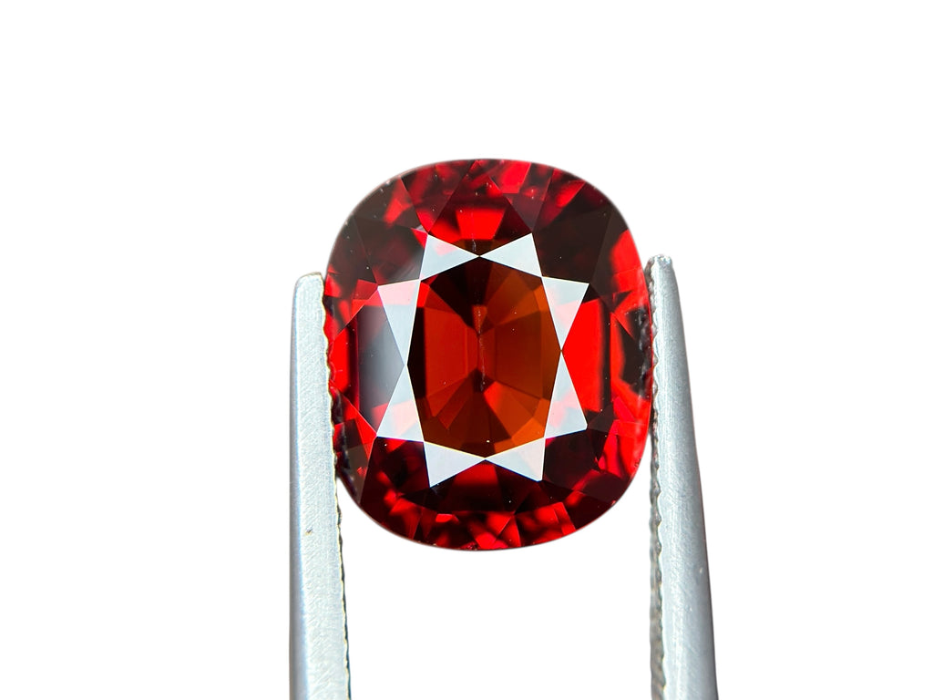 6.28 CT NATURAL SPESSARTITE WITH RED COLOR