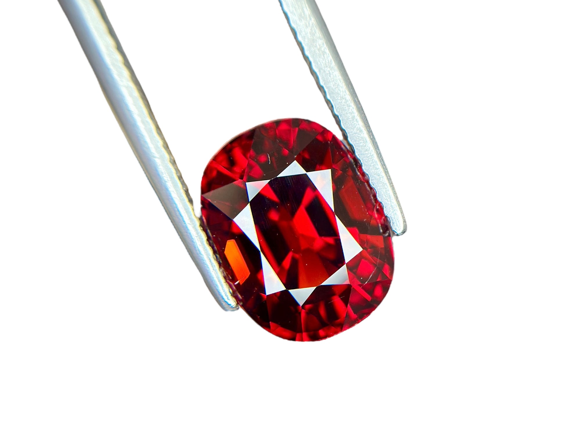 7.88 CT NATURAL SPESSARTITE WITH RED COLOR